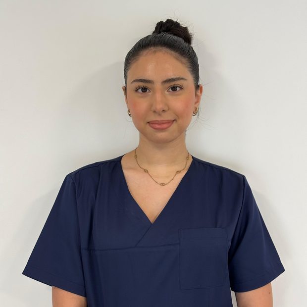 Portrait de Cyrine, cabinet dentaire Smile Act