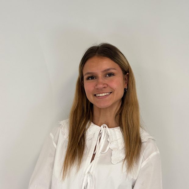 Portrait de Eva, cabinet dentaire Smile Act