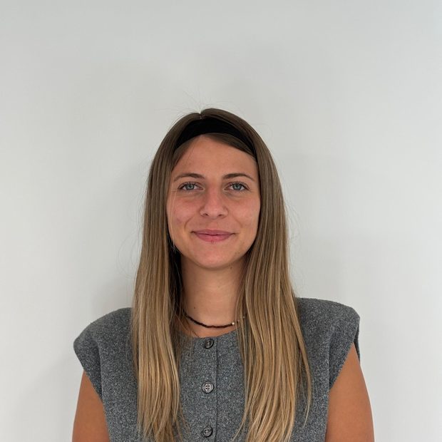 Portrait de Manon, cabinet dentaire Smile Act
