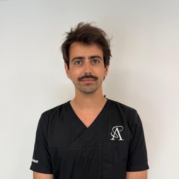 Portrait de Dr Tomas Giraud, cabinet dentaire Smile Act